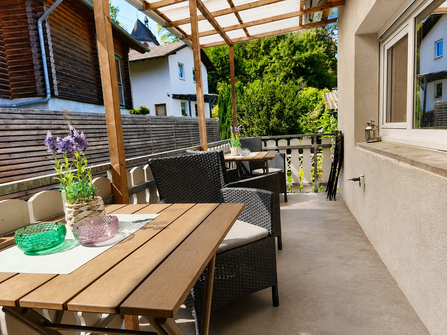 Balkon mit Sitzplätzen