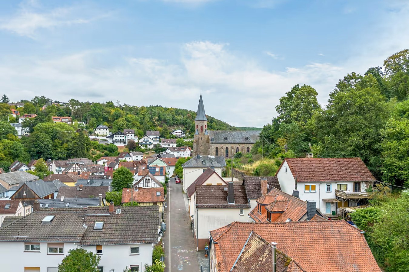 Ausblick über Kransberg zur Kirche