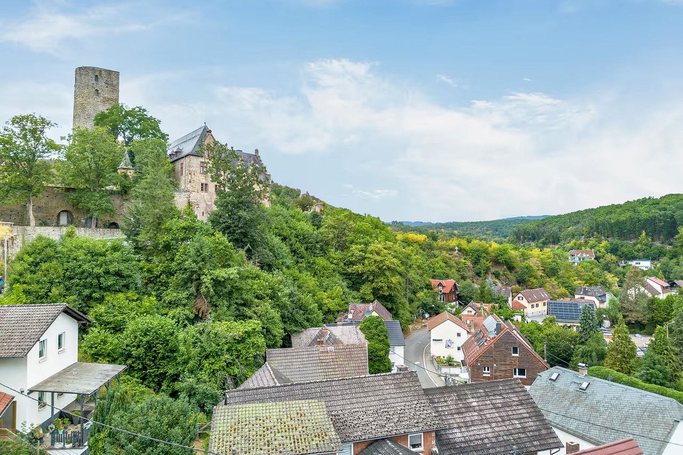 Blick auf Schloss Kransberg vom Ferienhaus Zum Burgfried