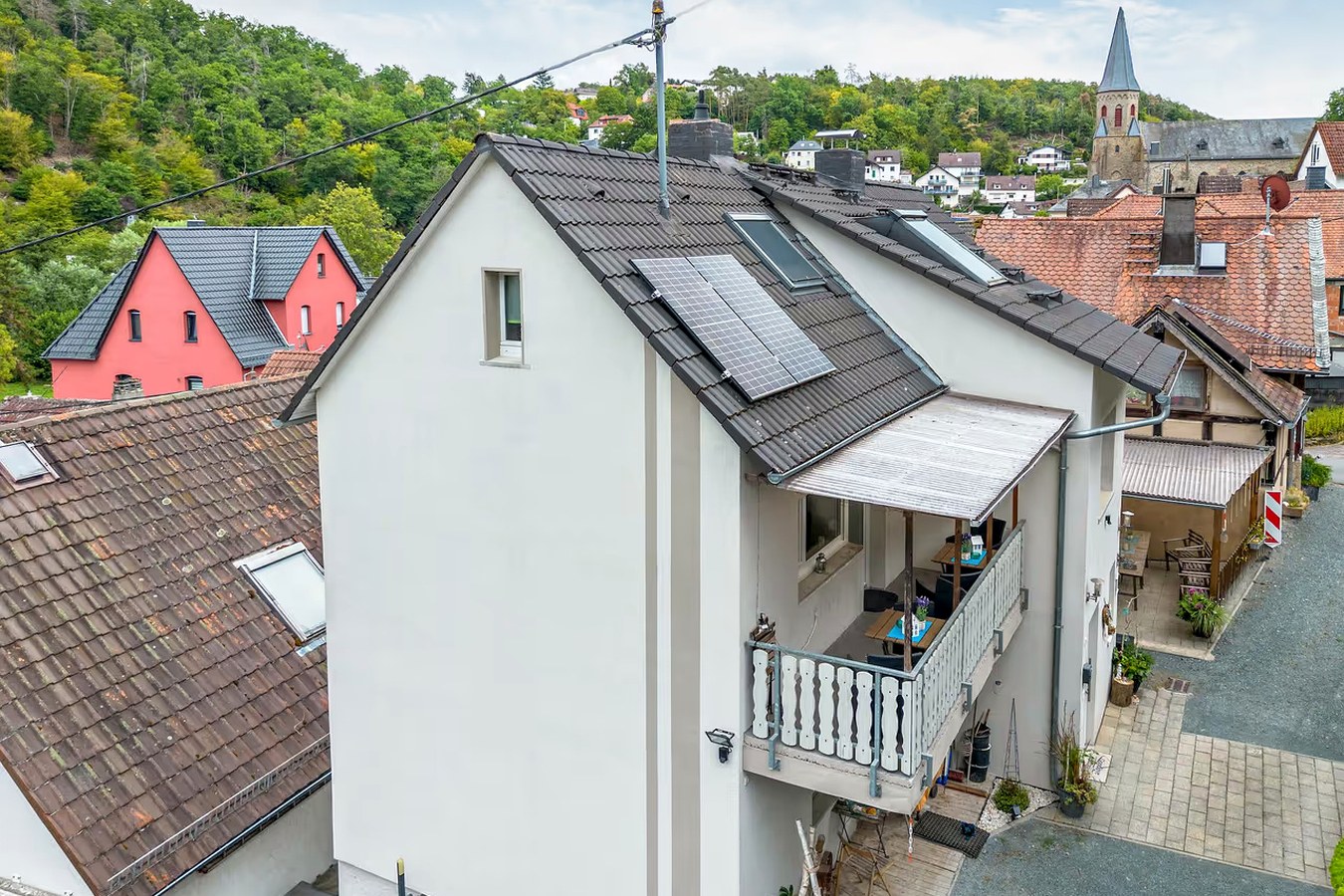 Außenansicht des Ferienhauses Zum Burgfried mit Balkon
