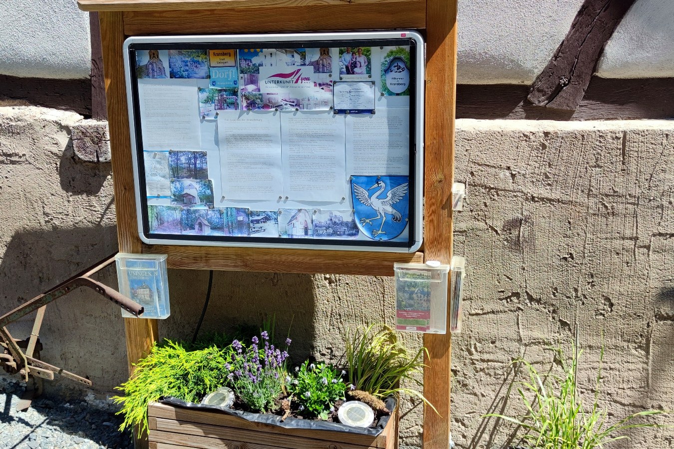 Infotafel mit Gästeinformationen am Ferienhaus Zum Burgfried